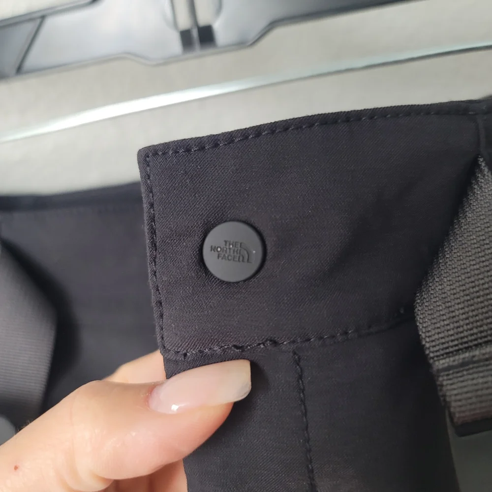 The North Face Belted Paramont Shorts Size 2 In Black